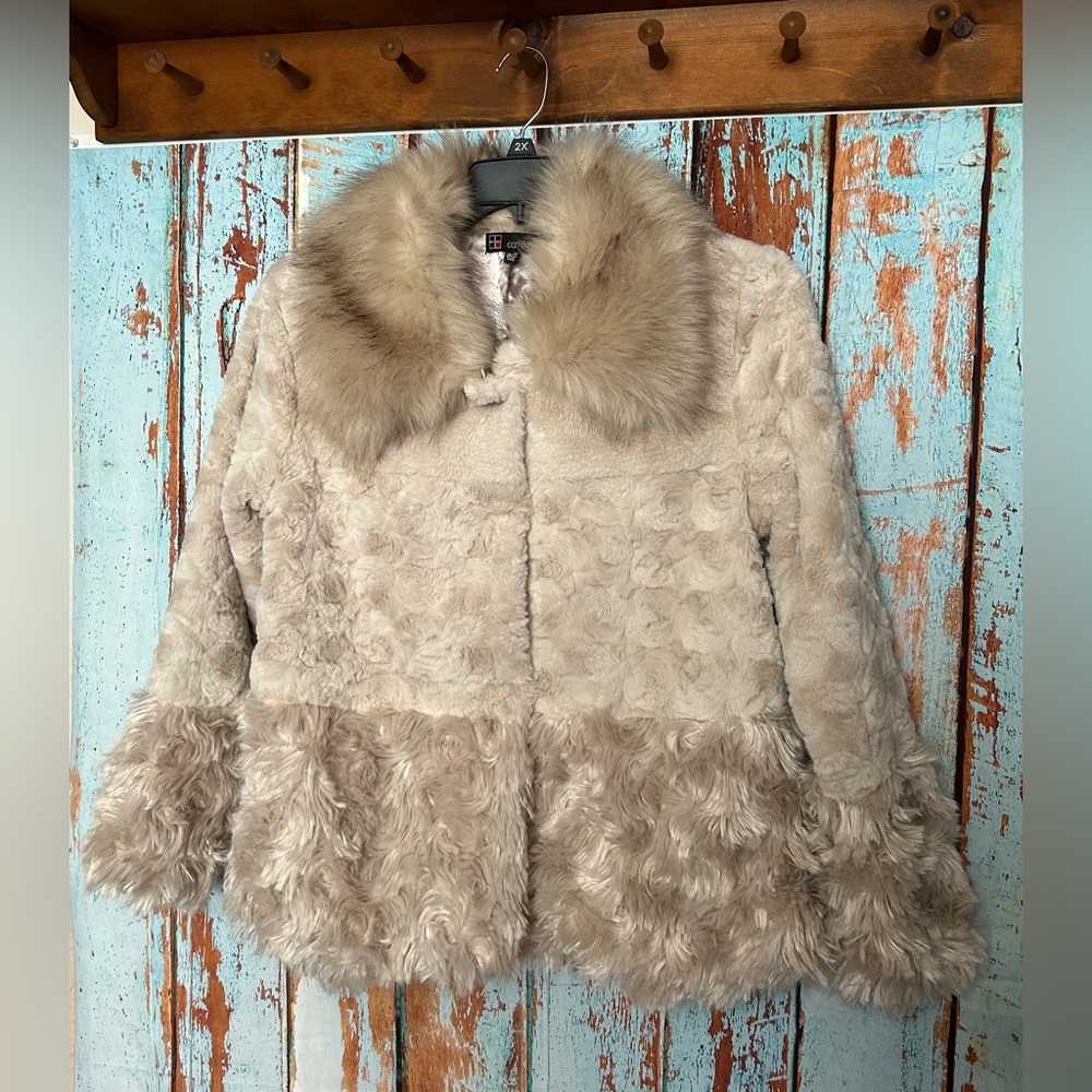 Carre Noir Short Trio Faux Fur Collar Jacket